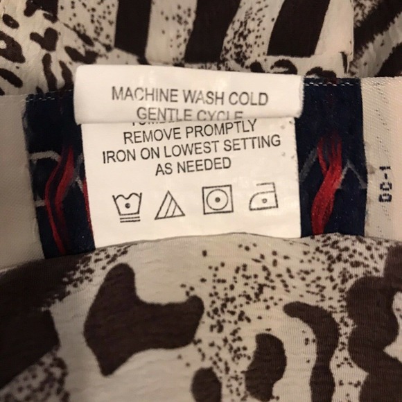 DonnKenny Classics Woman's Vintage Animal Print Button Down Blouse - Picture 6 of 7